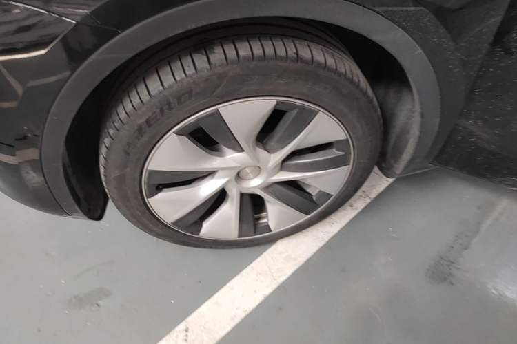 Used Tesla Model Y 2022 Revised Version Rear-Wheel Drive Left Front Wheel Hub