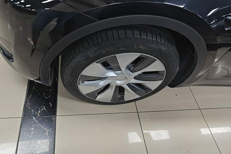 Used Tesla Model Y 2022 Rear-Wheel-Drive Version Left Front Wheel Hub