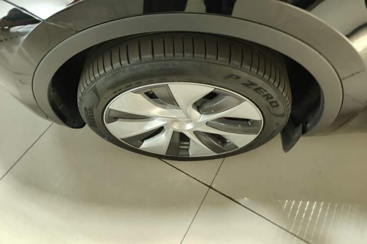 Used Tesla Model Y 2022 Revised Version Rear-Wheel Drive Left Front Wheel Hub