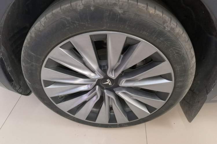 Used Tesla Model Y 2022 Revised Version Rear-Wheel Drive Left Front Wheel Hub