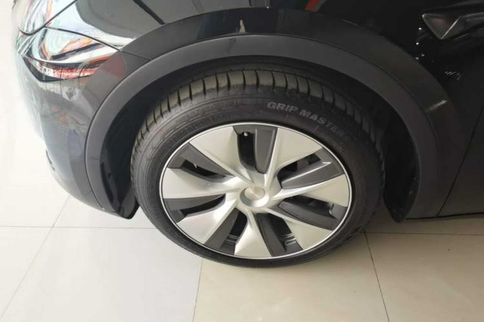 Used Tesla Model Y 2022 Revised Version Long-Range All-Wheel Drive Left Front Wheel Hub