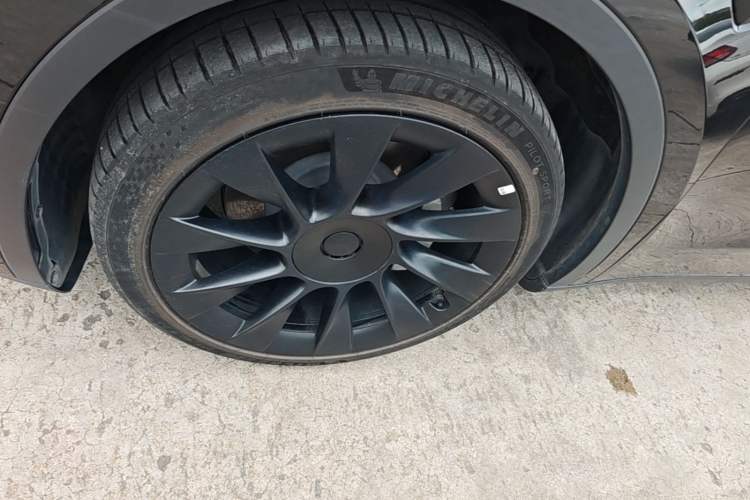 Used Tesla Model Y 2022 Rear-Wheel-Drive Version Left Front Wheel Hub