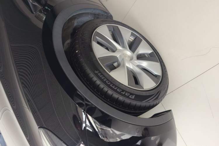 Used Tesla Model Y 2022 Long-Range All-Wheel-Drive Version Left Front Wheel Hub