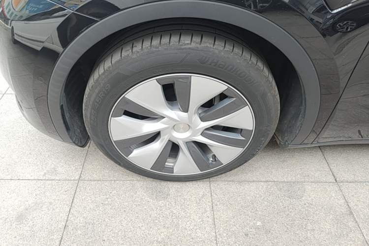 Used Tesla Model Y 2022 Revised Version Rear-Wheel Drive Left Front Wheel Hub