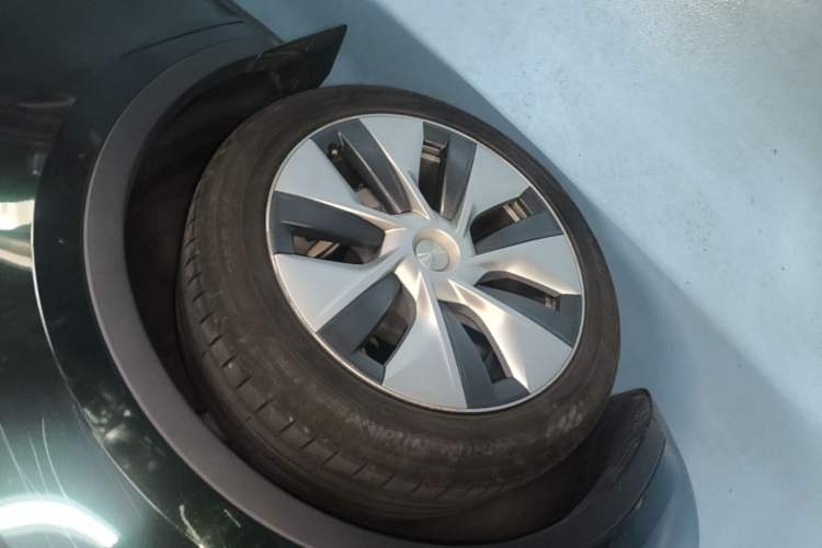 Used Tesla Model Y 2022 Rear-Wheel-Drive Version Left Front Wheel Hub