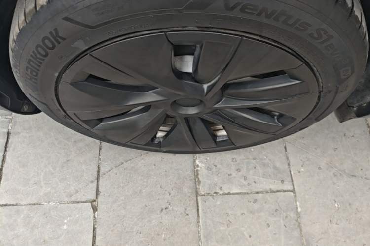 Used Tesla Model Y 2022 Rear-Wheel-Drive Version Left Front Wheel Hub