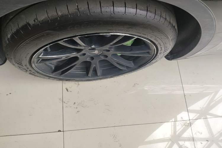 Used Tesla Model Y 2022 Rear-Wheel-Drive Version Left Front Wheel Hub
