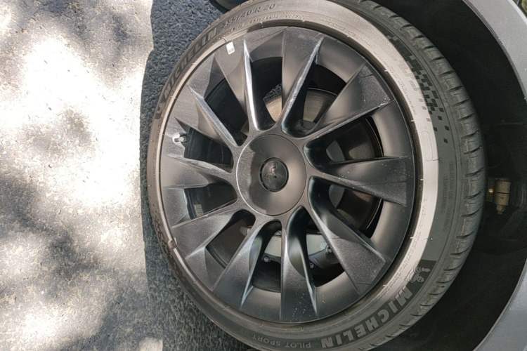 Used Tesla Model Y 2022 Rear-Wheel-Drive Version Left Front Wheel Hub
