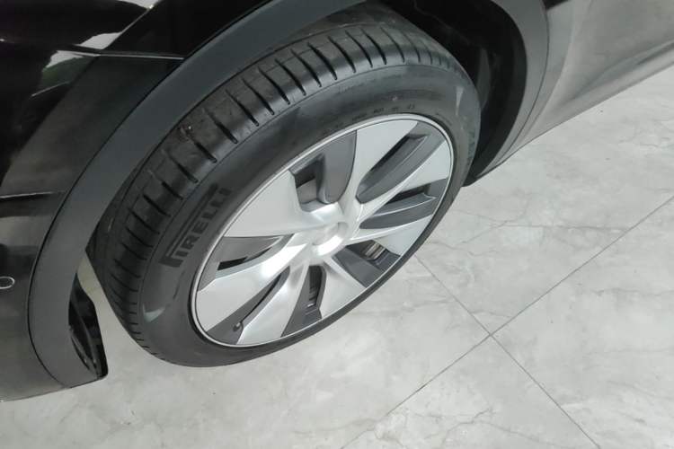 Used Tesla Model Y 2022 Revised Version Rear-Wheel Drive Left Front Wheel Hub
