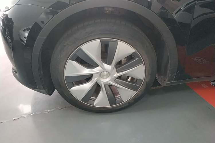 Used Tesla Model Y 2022 Revised Version Rear-Wheel Drive Left Front Wheel Hub