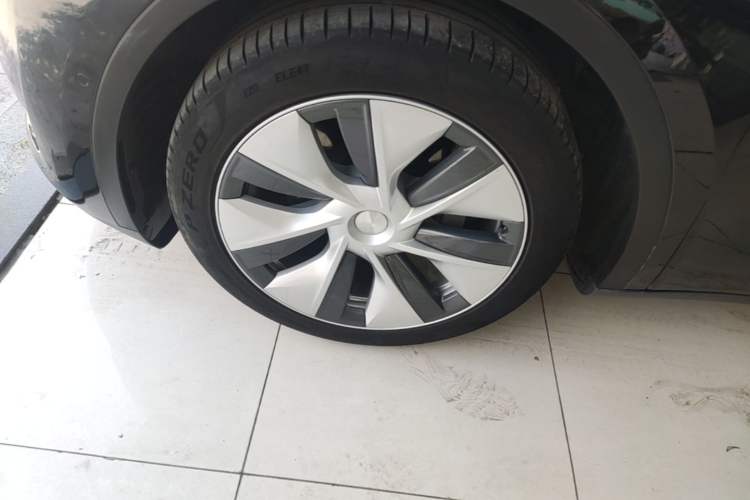 Used Tesla Model Y 2022 Rear-Wheel-Drive Version Left Front Wheel Hub