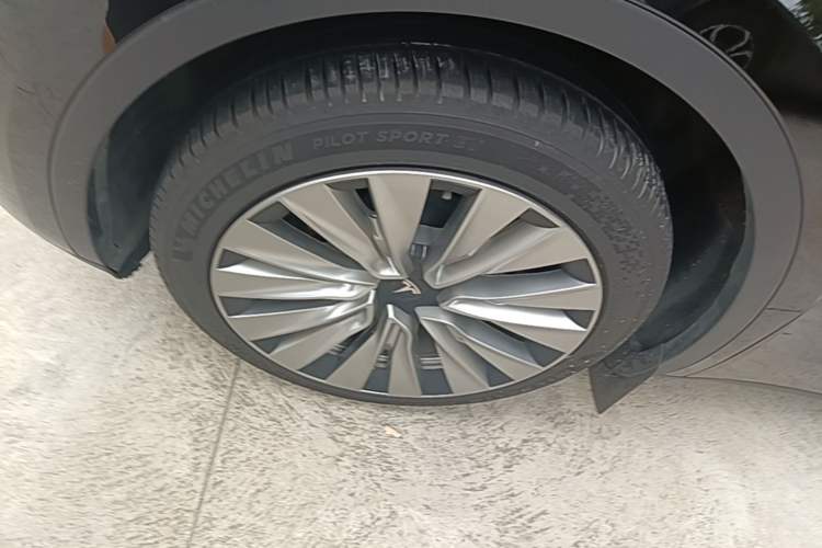Used Tesla Model Y 2022 Revised Version Rear-Wheel Drive Left Front Wheel Hub