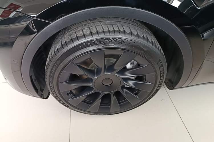 Used Tesla Model Y 2022 Revised Version Rear-Wheel Drive Left Front Wheel Hub