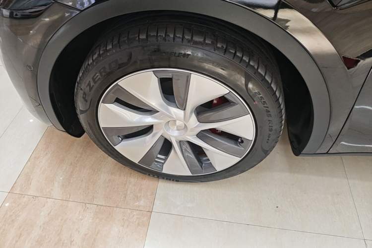 Used Tesla Model Y 2022 Revised Version Rear-Wheel Drive Left Front Wheel Hub