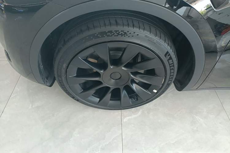 Used Tesla Model Y 2022 Rear-Wheel-Drive Version Left Front Wheel Hub