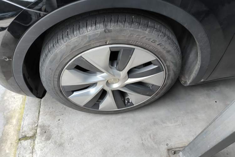 Used Tesla Model Y 2022 Revised Version Long-Range All-Wheel Drive Left Front Wheel Hub