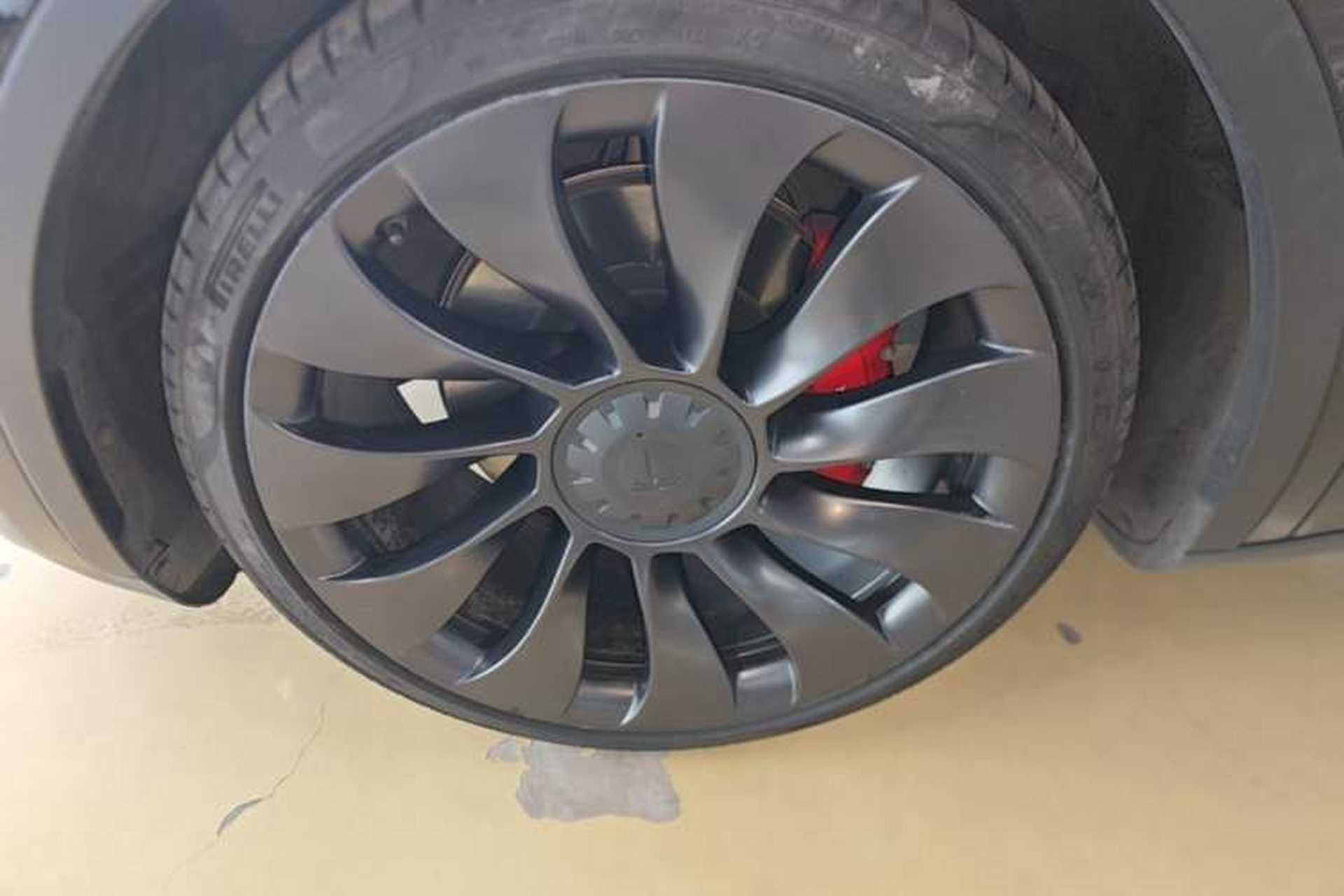 Used Tesla Model Y 2022 Performance High-Performance All-Wheel-Drive Version Left Front Wheel Hub