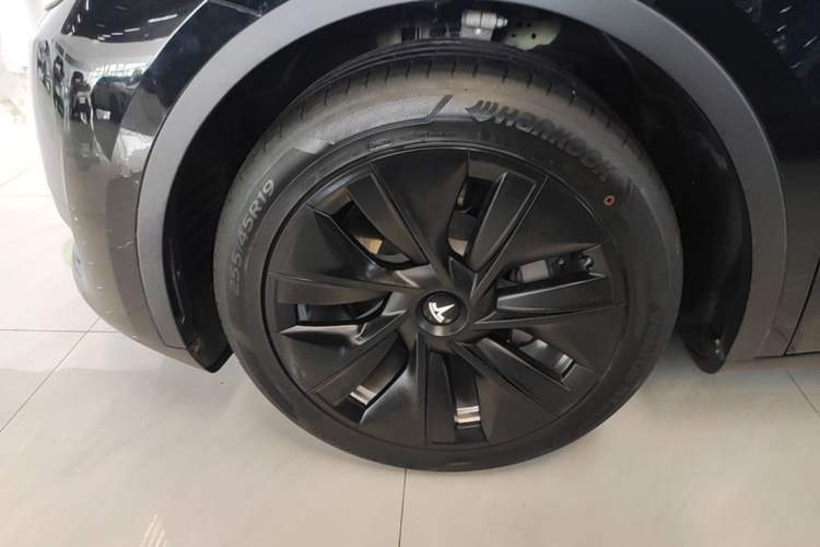 Used Tesla Model Y 2022 Revised Version Rear-Wheel Drive Left Front Wheel Hub