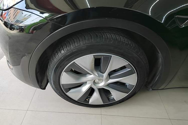 Used Tesla Model Y 2022 Revised Version Rear-Wheel Drive Left Front Wheel Hub