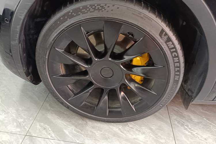 Used Tesla Model Y 2022 Rear-Wheel-Drive Version Left Front Wheel Hub