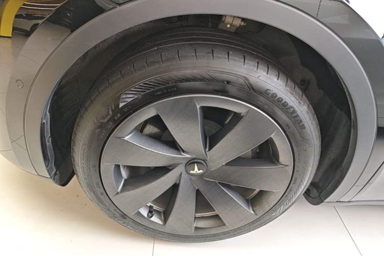 Used Tesla Model Y 2022 Revised Version Rear-Wheel Drive Left Front Wheel Hub
