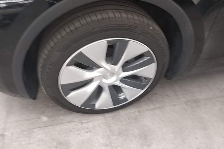 Used Tesla Model Y 2022 Revised Version Rear-Wheel Drive Left Front Wheel Hub
