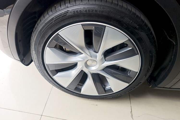 Used Tesla Model Y 2022 Revised Version Rear-Wheel Drive Left Front Wheel Hub