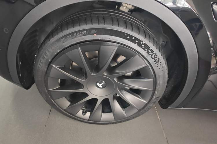 Used Tesla Model Y 2022 Rear-Wheel-Drive Version Left Front Wheel Hub