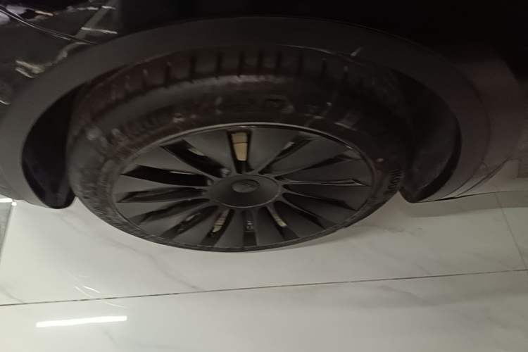 Used Tesla Model Y 2022 Rear-Wheel-Drive Version Left Front Wheel Hub