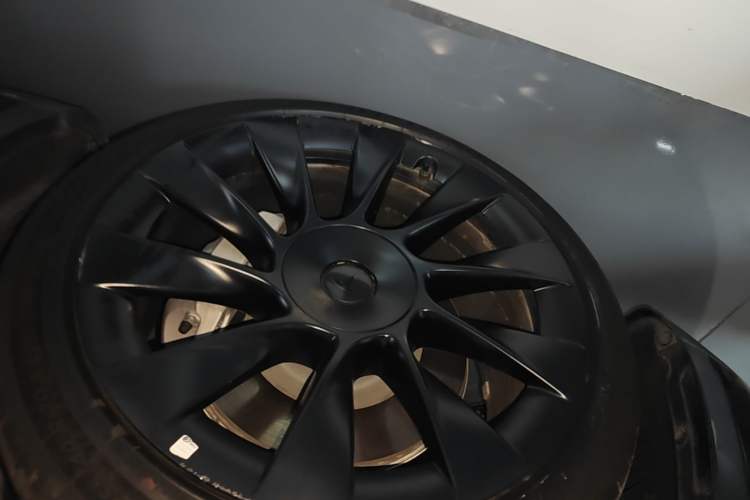 Used Tesla Model Y 2022 Revised Version Rear-Wheel Drive Left Front Wheel Hub
