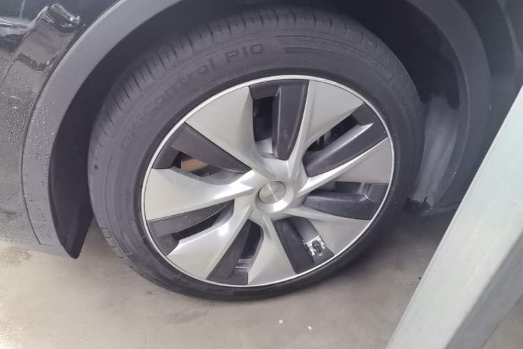 Used Tesla Model Y 2022 Rear-Wheel-Drive Version Left Front Wheel Hub