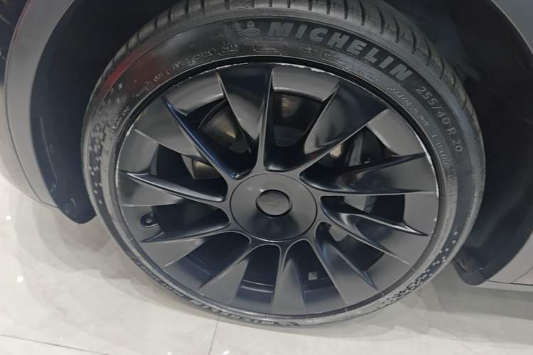 Used Tesla Model Y 2022 Rear-Wheel-Drive Version Left Front Wheel Hub