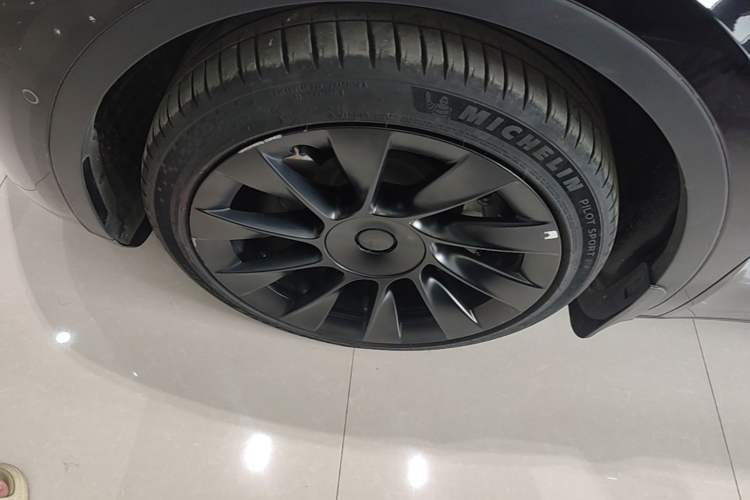 Used Tesla Model Y 2022 Revised Version Rear-Wheel Drive Left Front Wheel Hub