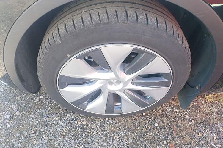 Used Tesla Model Y 2022 Revised Version Rear-Wheel Drive Left Front Wheel Hub
