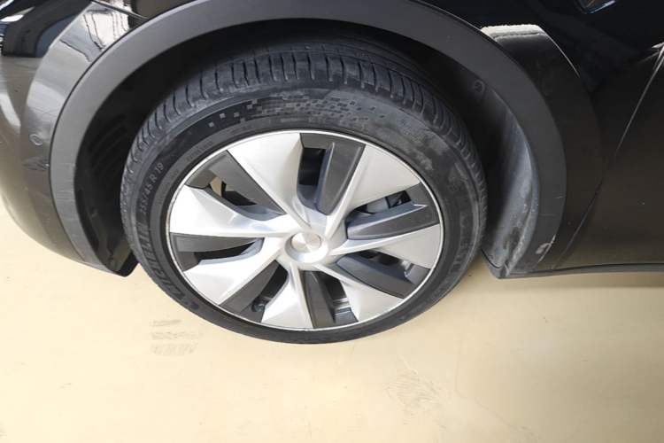Used Tesla Model Y 2022 Rear-Wheel-Drive Version Left Front Wheel Hub