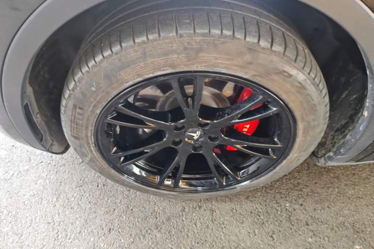 Used Tesla Model Y 2022 Revised Version Rear-Wheel Drive Left Front Wheel Hub