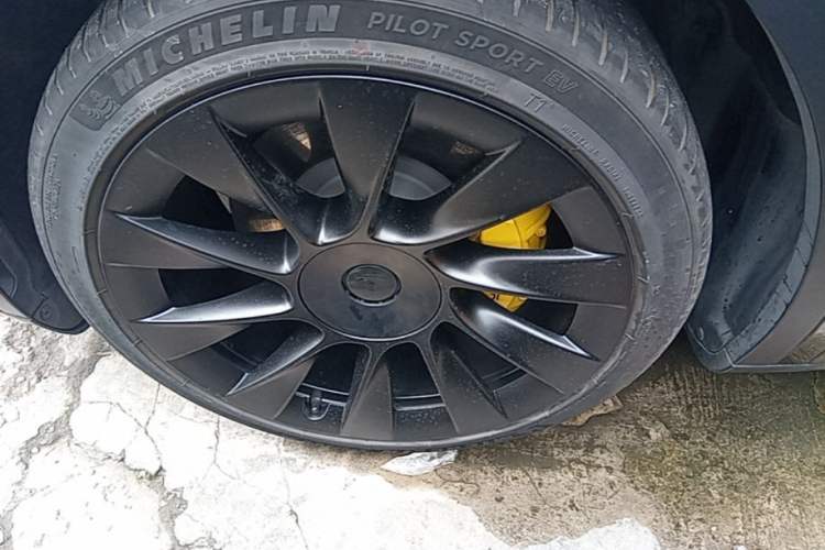 Used Tesla Model Y 2022 Rear-Wheel-Drive Version Left Front Wheel Hub