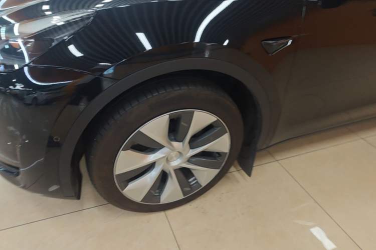 Used Tesla Model Y 2022 Rear-Wheel-Drive Version Left Front Wheel Hub