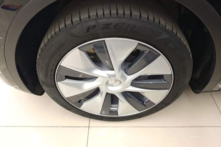 Used Tesla Model Y 2022 Revised Version Rear-Wheel Drive Left Front Wheel Hub
