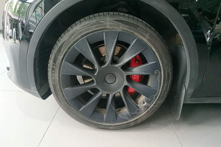 Used Tesla Model Y 2022 Rear-Wheel-Drive Version Left Front Wheel Hub