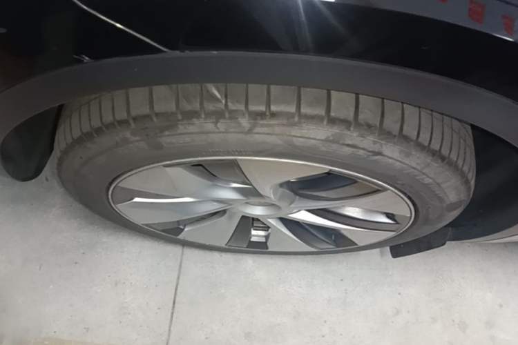 Used Tesla Model Y 2022 Rear-Wheel-Drive Version Left Front Wheel Hub
