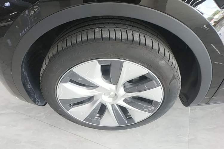 Used Tesla Model Y 2022 Revised Version Rear-Wheel Drive Left Front Wheel Hub