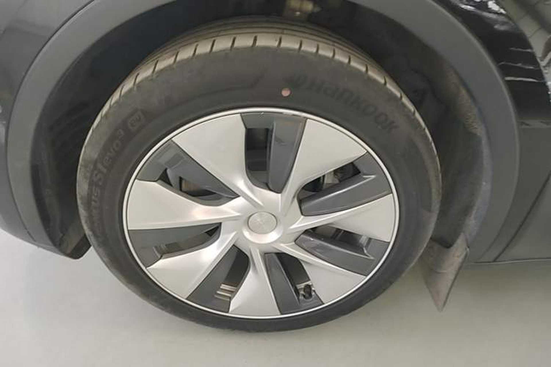 Used Tesla Model Y 2022 Rear-Wheel-Drive Version Left Front Wheel Hub