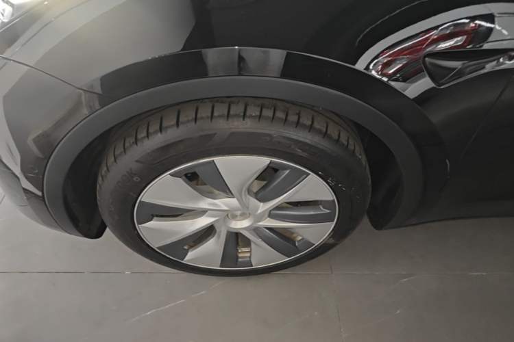 Used Tesla Model Y 2022 Rear-Wheel-Drive Version Left Front Wheel Hub