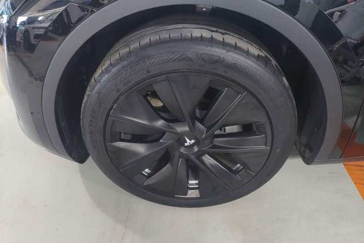 Used Tesla Model Y 2022 Revised Version Rear-Wheel Drive Left Front Wheel Hub