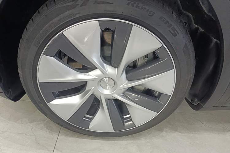 Used Tesla Model Y 2022 Revised Version Rear-Wheel Drive Left Front Wheel Hub