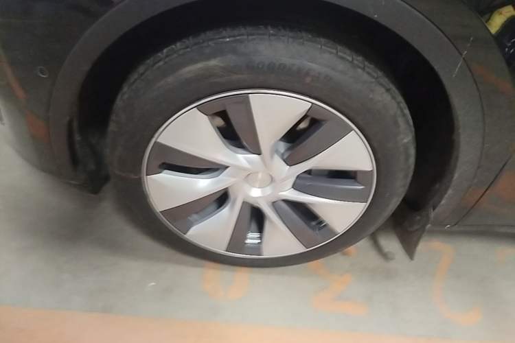 Used Tesla Model Y 2022 Revised Version Rear-Wheel Drive Left Front Wheel Hub