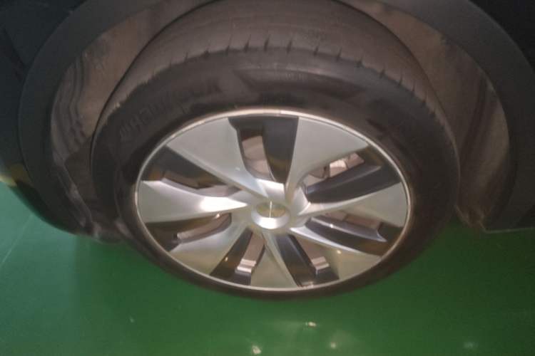 Used Tesla Model Y 2022 Rear-Wheel-Drive Version Left Front Wheel Hub