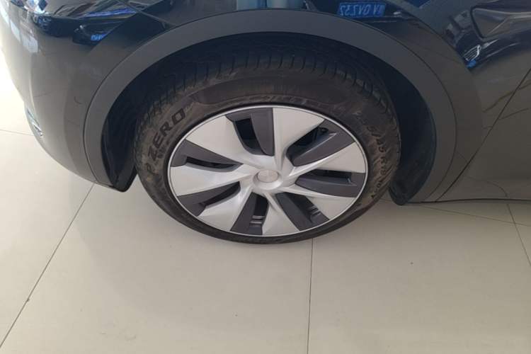 Used Tesla Model Y 2022 Rear-Wheel-Drive Version Left Front Wheel Hub