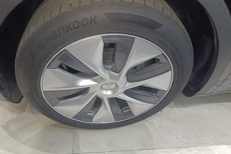 Used Tesla Model Y 2022 Revised Version Rear-Wheel Drive Left Front Wheel Hub